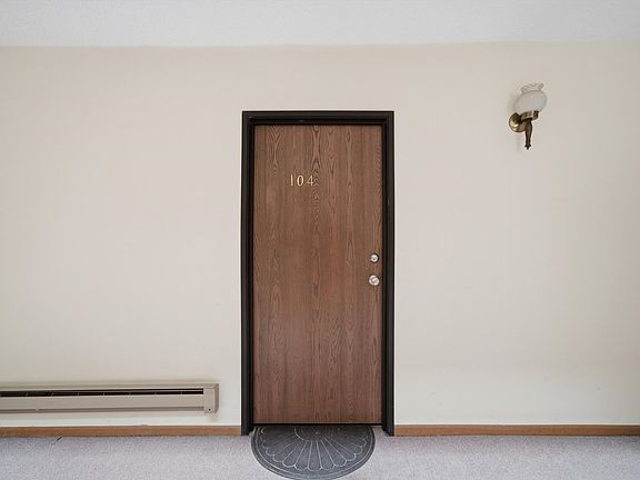 3rd image of 6441 Pershing Rd APT 104