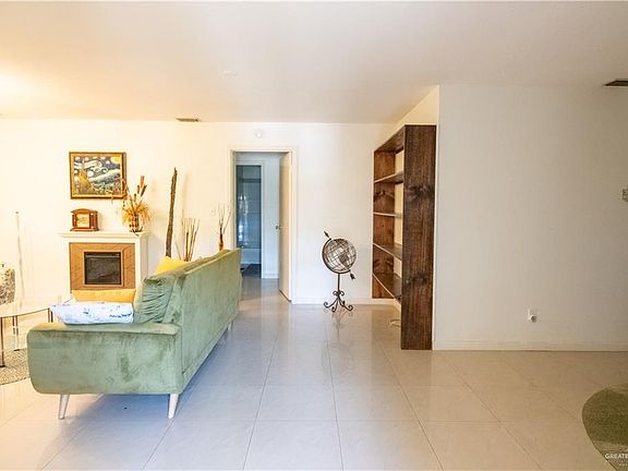 5th image of 601 Hibiscus Ave APT 16