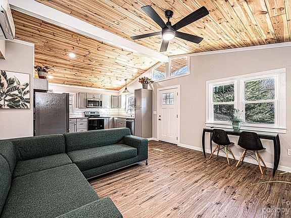 5th image of 613 Wentworth Pl NW