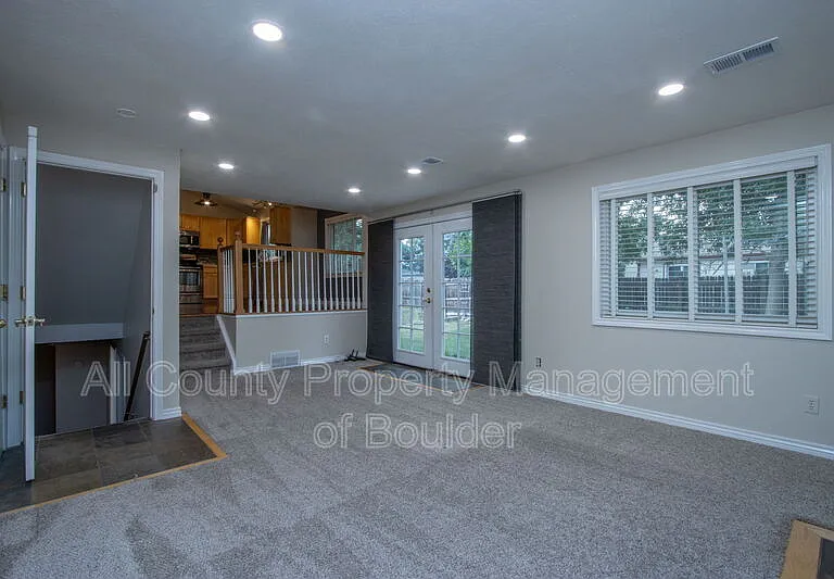 2124 Stuart St — Photo 13