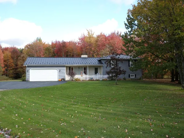 9035 Lake Pleasant Rd, Erie, PA 16509