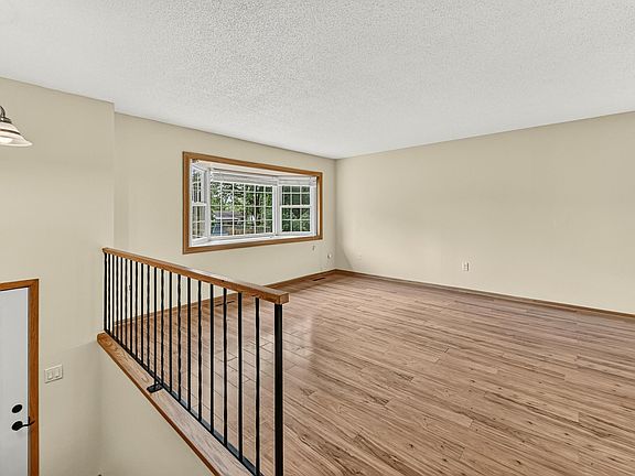 4th image of 2444 Melody St SE