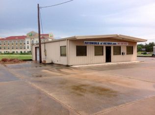 6806 N Navarro St, Victoria, TX 77904