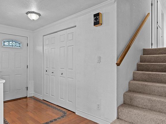 4th image of 3093 Hoisington Ave