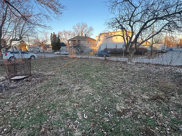 608 W Monroe St — Photo 3