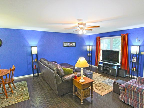 3rd image of 58416 Woodsbrook Ln