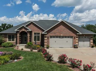 8761 Kemp Ct, Dubuque, IA 52003