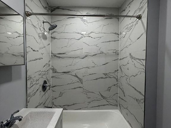 4th image of 408 Leslie St #1R
