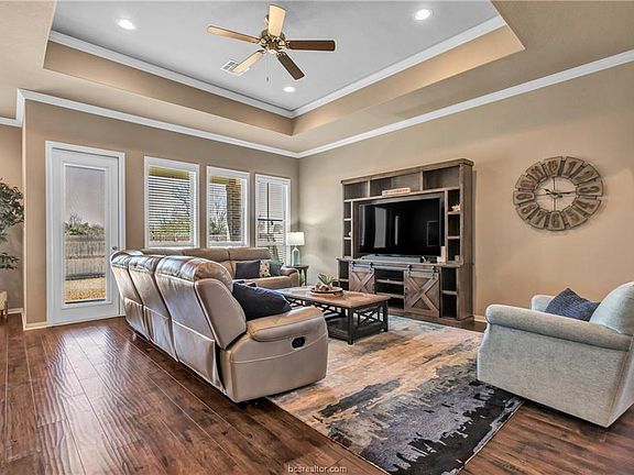 5th image of 2926 Archer Dr