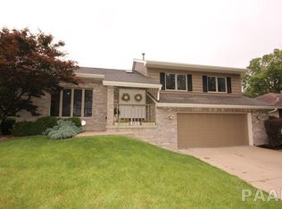 6106 N Heather Oak Dr, Peoria, IL 61615