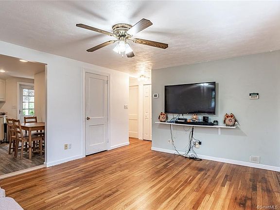 4th image of 37 Sunnyside Dr