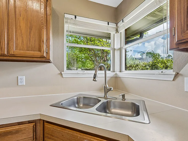 1708 Creekside Ct — Photo 17