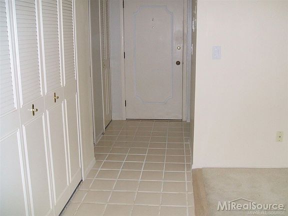 5th image of 337 Riviera Dr
