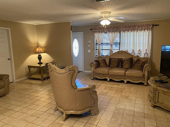 3rd image of 1214 SE Naples Ln