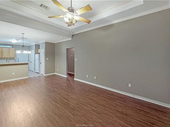 3rd image of 115 Kleine Ln