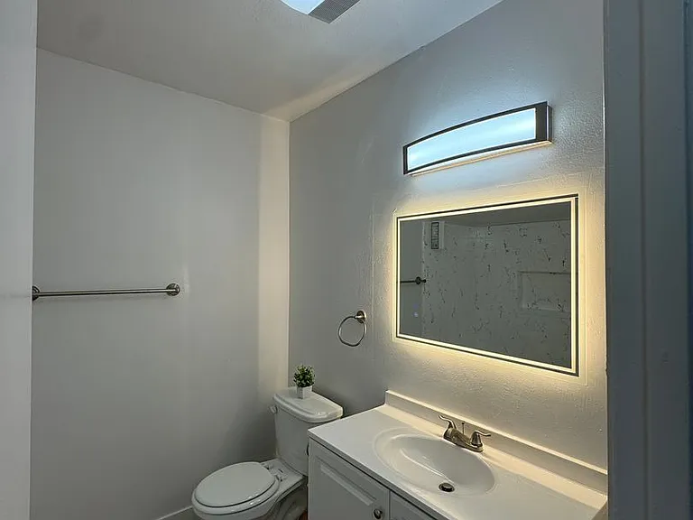 14220 Burbank Blvd — Photo 35