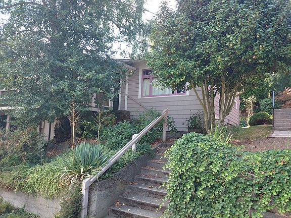 3rd image of 5507 Ravenna Ave NE