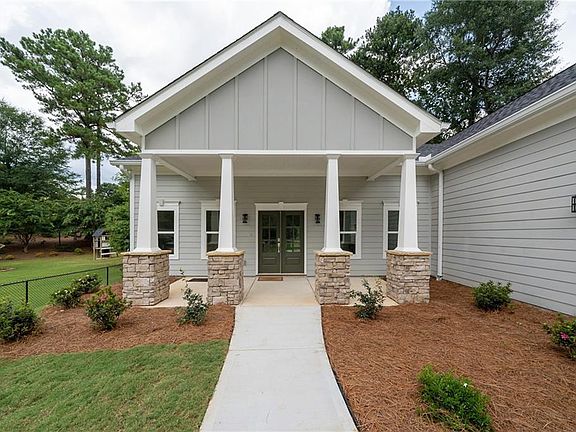 3rd image of 601 Kelly Dr