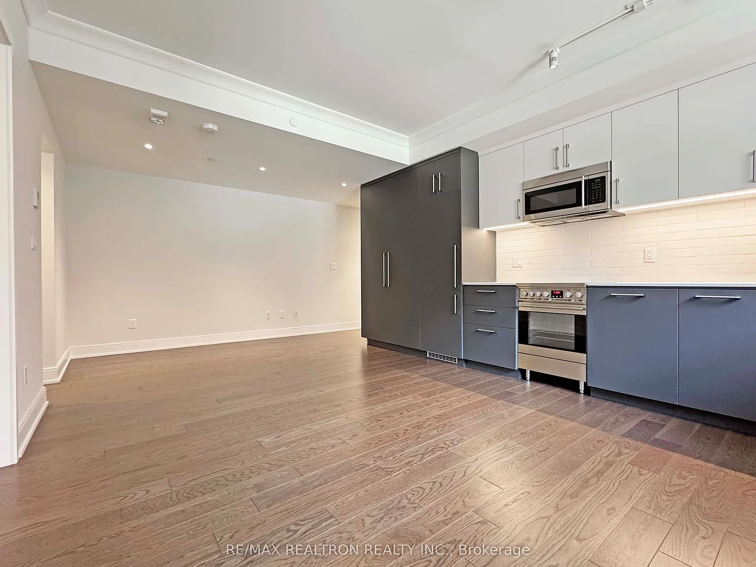 1 bed, $2,995 — Photo 3