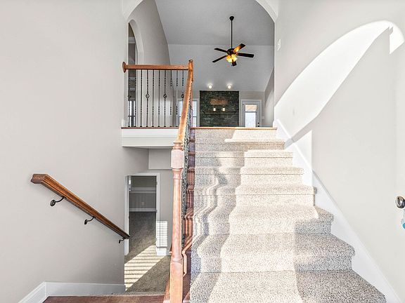 3rd image of 1017 Charles Thomas Dr