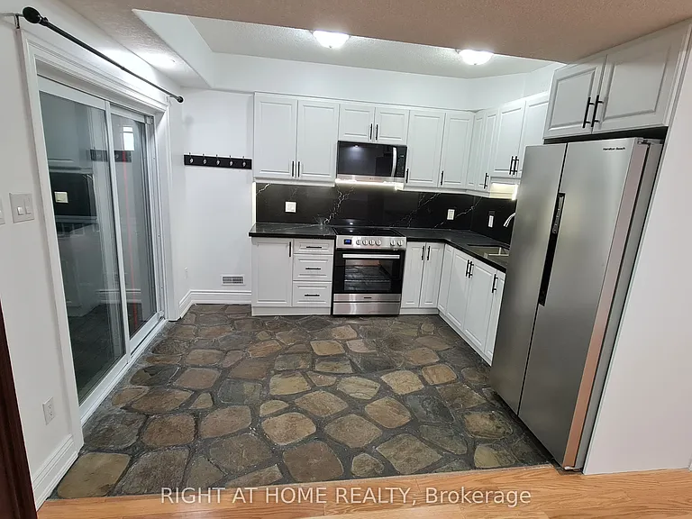 172 Lena Cres #2 — Photo 10