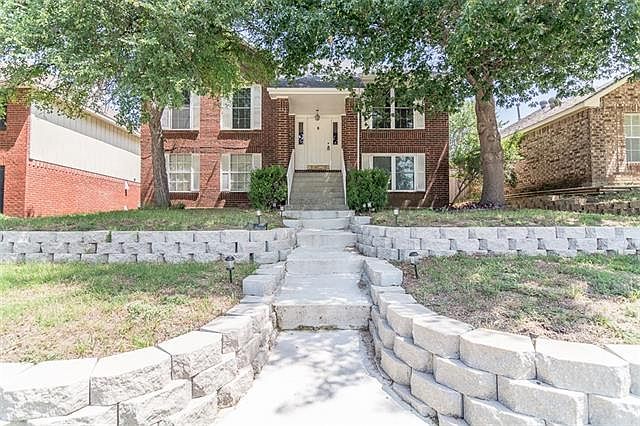 1st image of 1103 Holly Dr