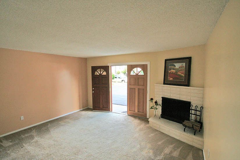 1st image of 450 Woodlawn Ave APT A