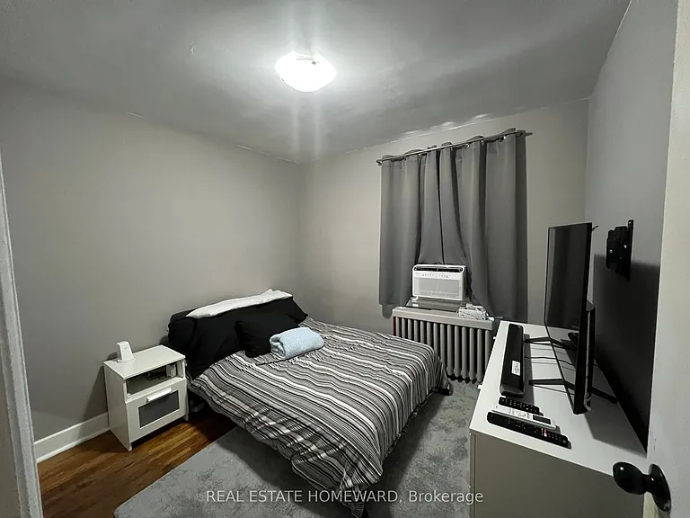124 Glencrest Blvd #MAIN — Photo 8