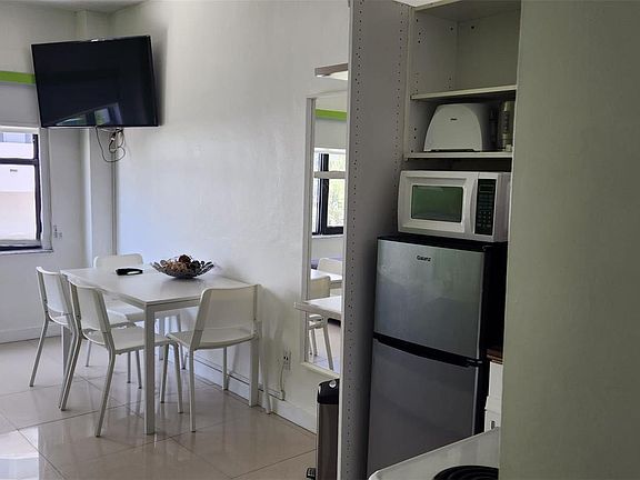 4th image of 6347 Collins Ave #631B