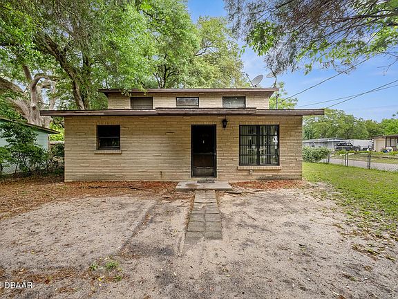 2nd image of 1220 Linda Ln