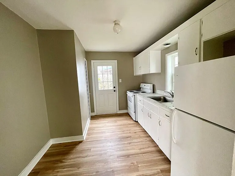 308 E 18th St #4 — Photo 5