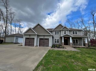 1915 S 27th St, Herrin, IL 62948