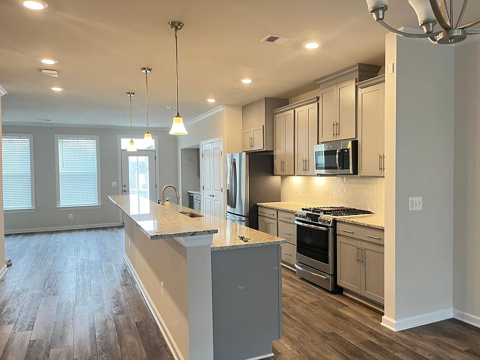 1st image of 45129 Kincora Dr