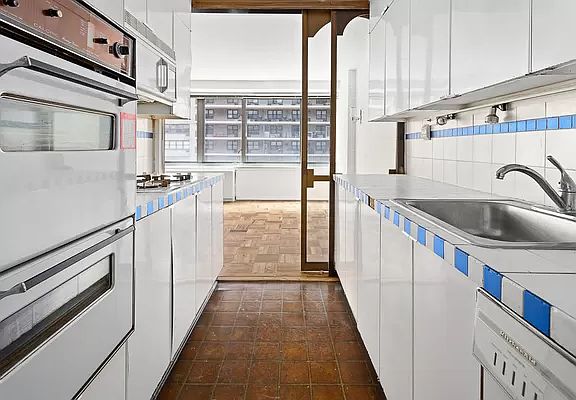5th image of 315 W 70th St APT 7A