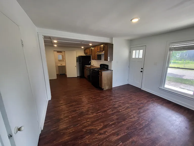1000 N Poplar St #A — Photo 4