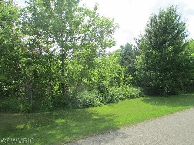 2nd image of 1434 Meadow Ln