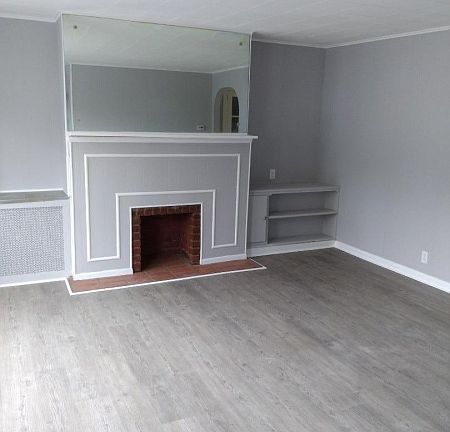 3rd image of 81 Mountainview Blvd #A