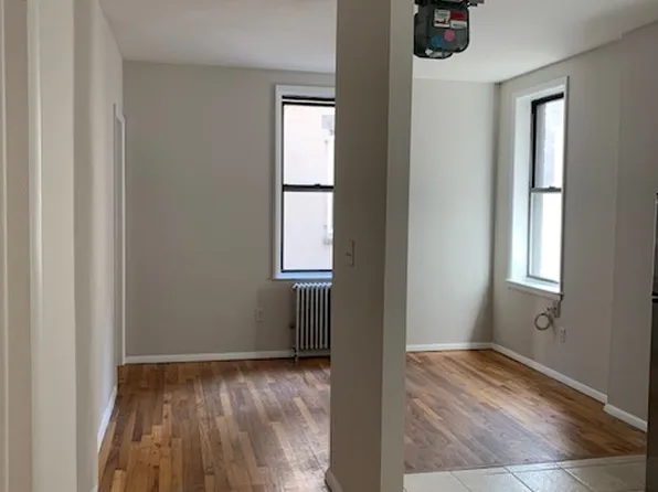 210 Thompson St APT 4DS, New York, NY 10012