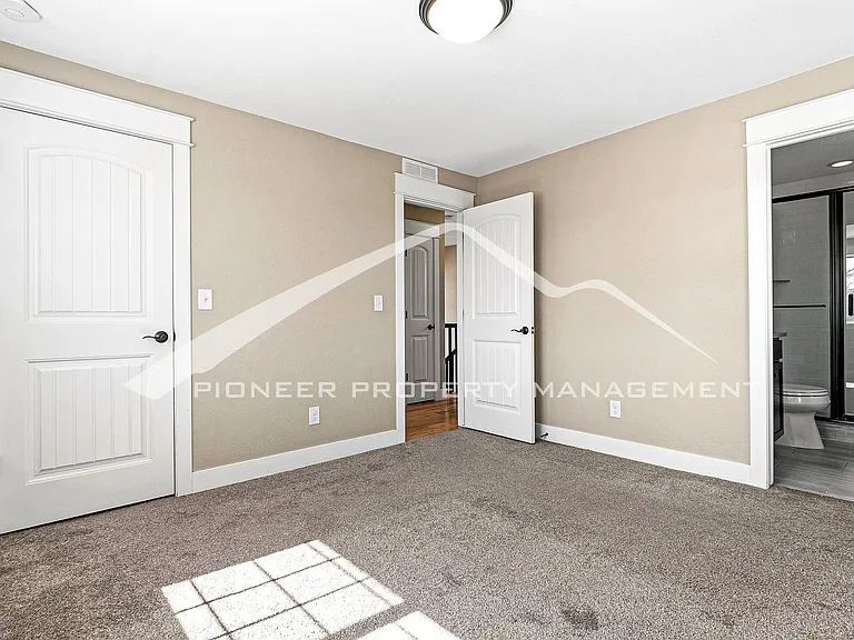 1807 E 36th Ave — Photo 15