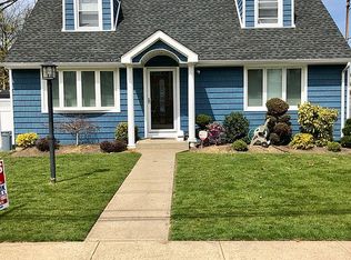 1298 G St, Valley Stream, NY 11580