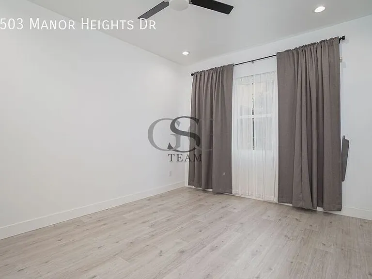 2503 Manor Heights Dr — Photo 10