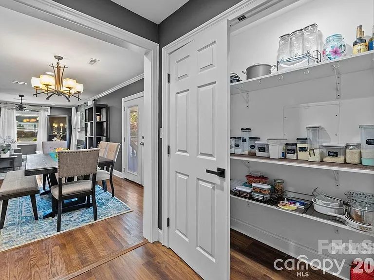 1501 Herrin Ave — Photo 6