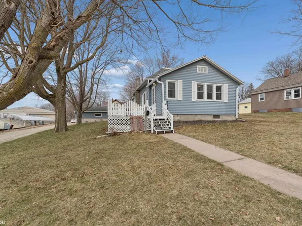 726 S 4th St, Forest City, IA 50436