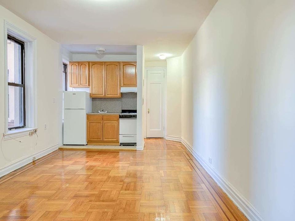 2nd image of 150 Crown St APT B6