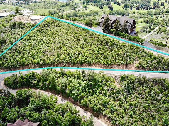 3rd image of 465 Eiger Point Rd