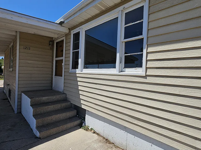 1215 E Saint Francis St — Photo 27