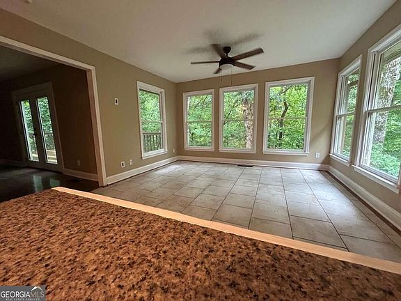 3rd image of 2523 Tamarack Dr