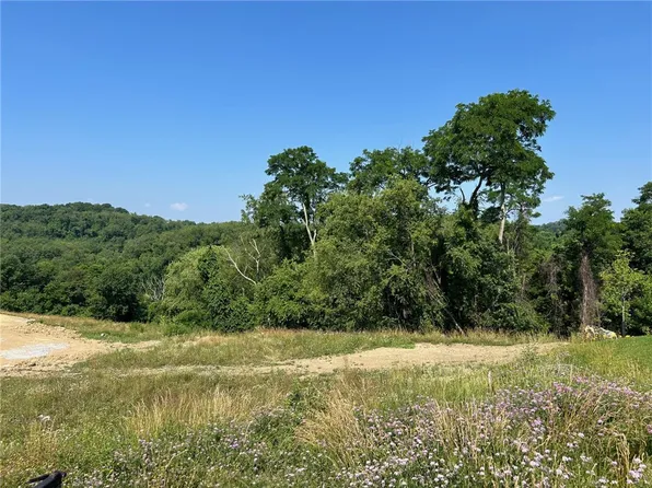 3055 Chestnut Ridge Dr, Clairton, PA 15025