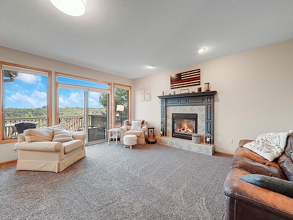 5th image of 553 Tuttle Dr