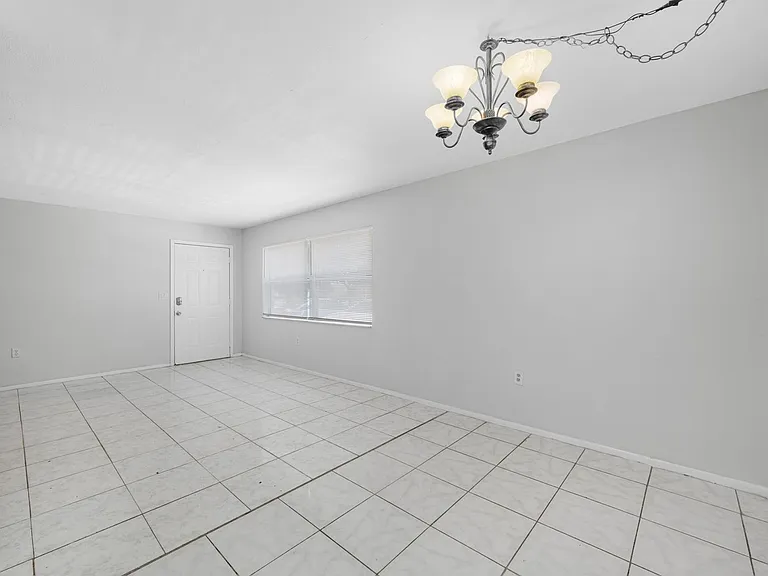 1767 Leo Ln S — Photo 18